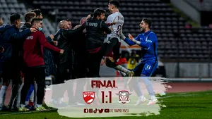 Liga 1 la fotbal. Dinamo, egalată dramatic pe Rapid, în derby-ul etapei a 13-a. Incidente între suporteri