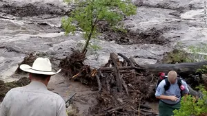 Cel puţin 9 persoane au murit în urma unei viituri în Arizona, în timp ce înotau într-un pârâu