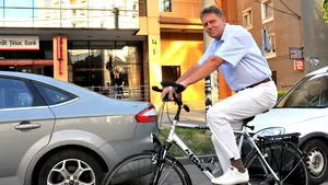 Iohannis, în vacanţă în Tenerife şi Germania. Anunţul Administraţiei Prezidenţiale, după ce o româncă a dezvăluit că preşedintele şi soţia sa se află pe insulă