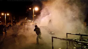 VIOLENŢE LA CAIRO: Forţele de ordine au intervenit pentru separarea grupurilor de manifestanţi