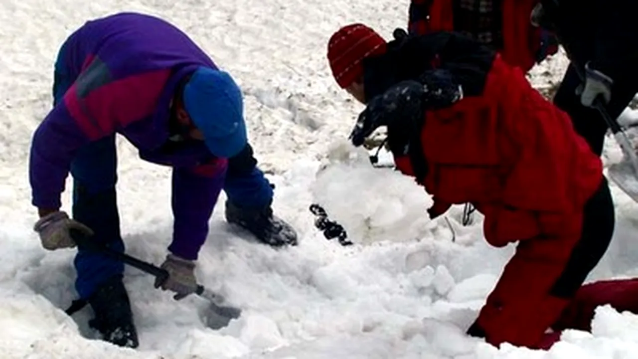 Romanian Mountain Rescuer Caught In Avalanche In C Romania Found Dead