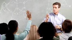 Absolvenţii de IT şi limbi străine au cele mai mari şanse de a-şi găsi un loc de muncă bine plătit