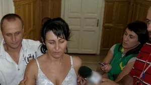 Instanţa admite cererea de eliberare a elevei arestate pentru mită la bac