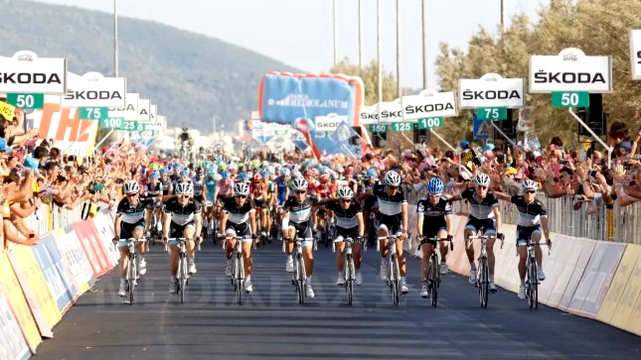 Omagiu adus rutierului Wouter Weylandt în etapa a IV-a a Turului Italiei