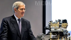 Franţa cere Peugeot să reconsidere intenţia de a proviziona 21 mil. euro pentru pensia directorului