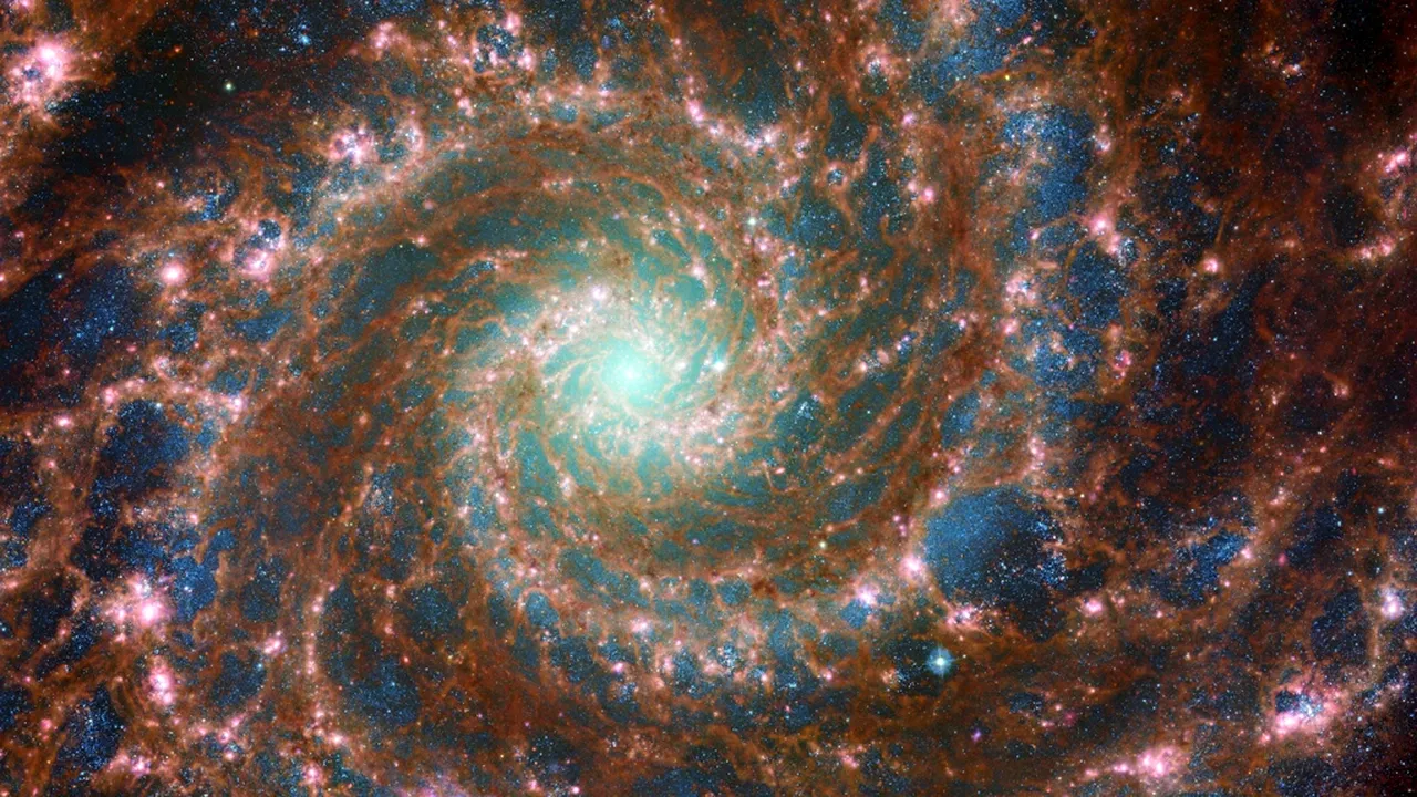NASA a publicat o nouă imagine uimitoare a Galaxiei Fantomă