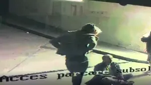 Jaf ca-n filme într-o parcare din România: Tineri deghizaţi în femei au tâlhărit un bărbat folosind electroşocuri | VIDEO