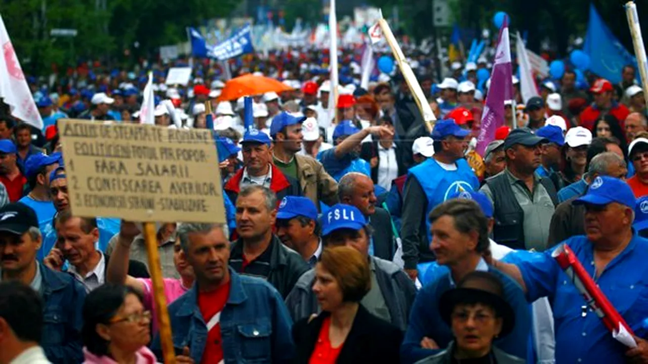 Aproximativ 5.000 de cadre didactice protestează în Piaţa Victoriei