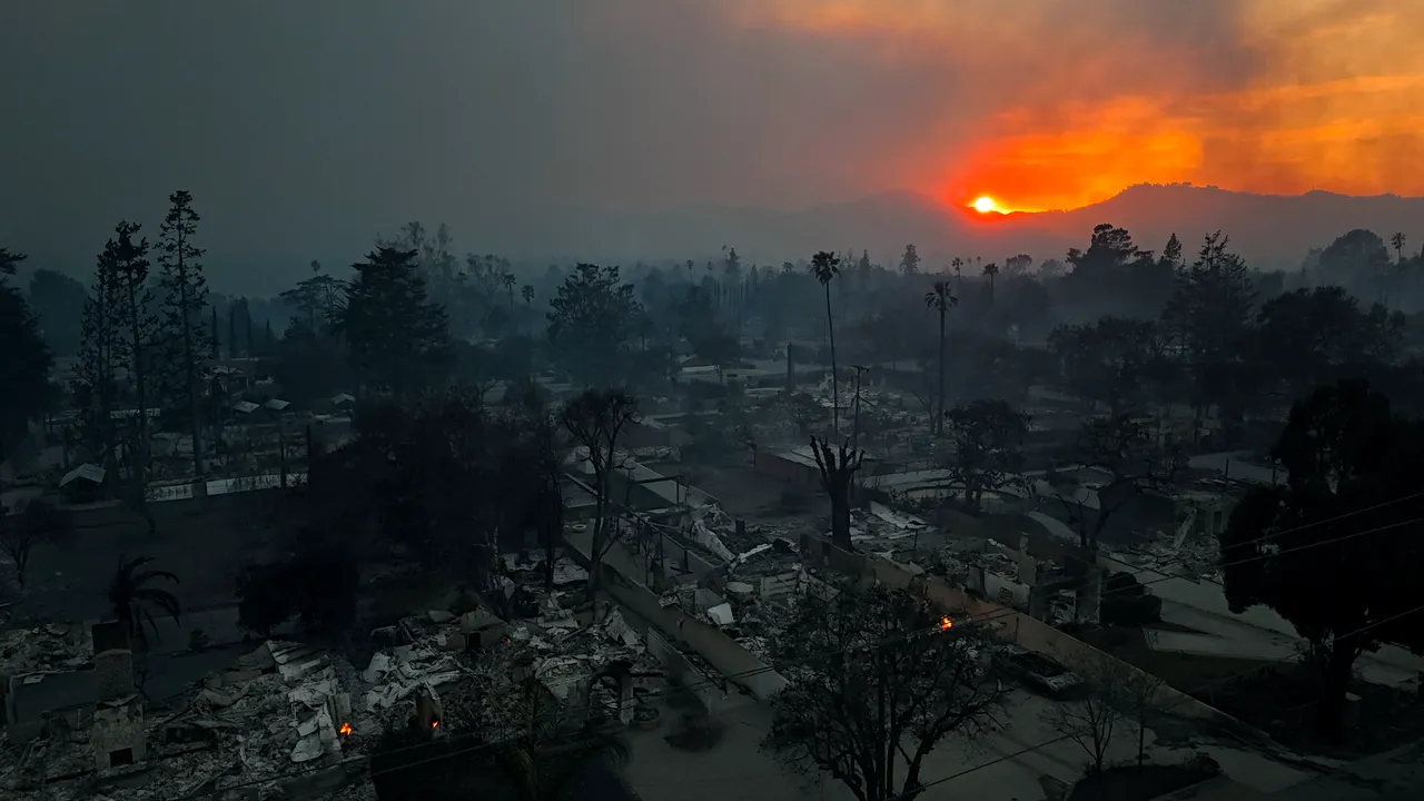 Los Angeles, devastat de incendii, în calea vânturilor periculoase Santa Ana