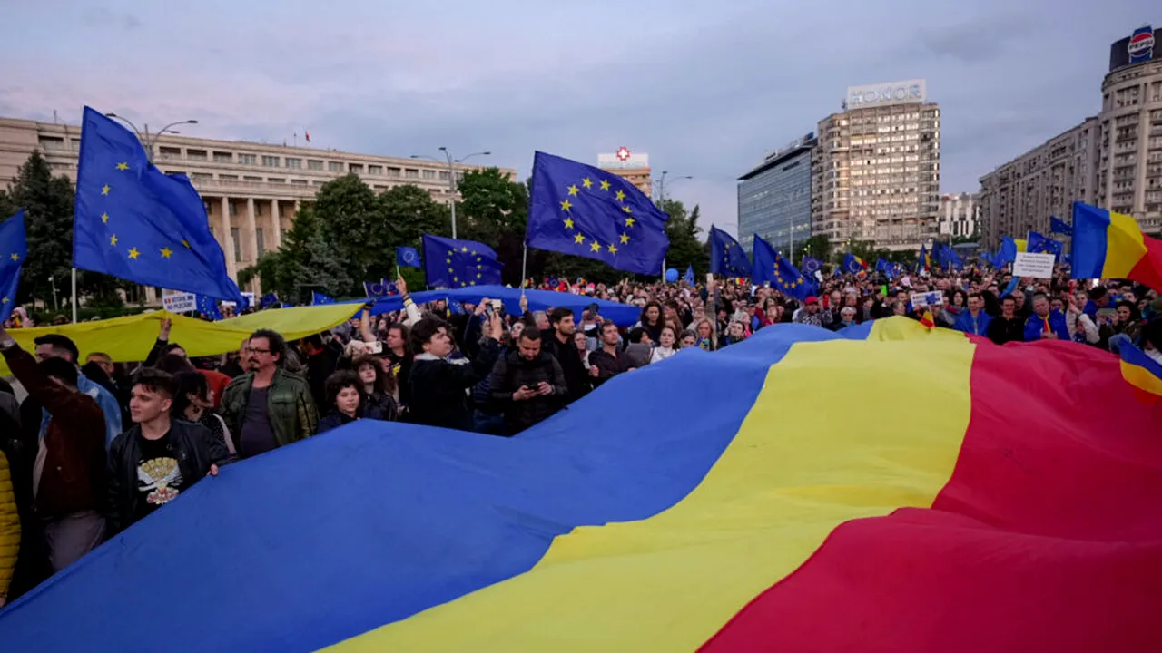 Manifestație pro-Europa în București. Peste 15.000 de persoane au participat la mitingul din Piața Victoriei