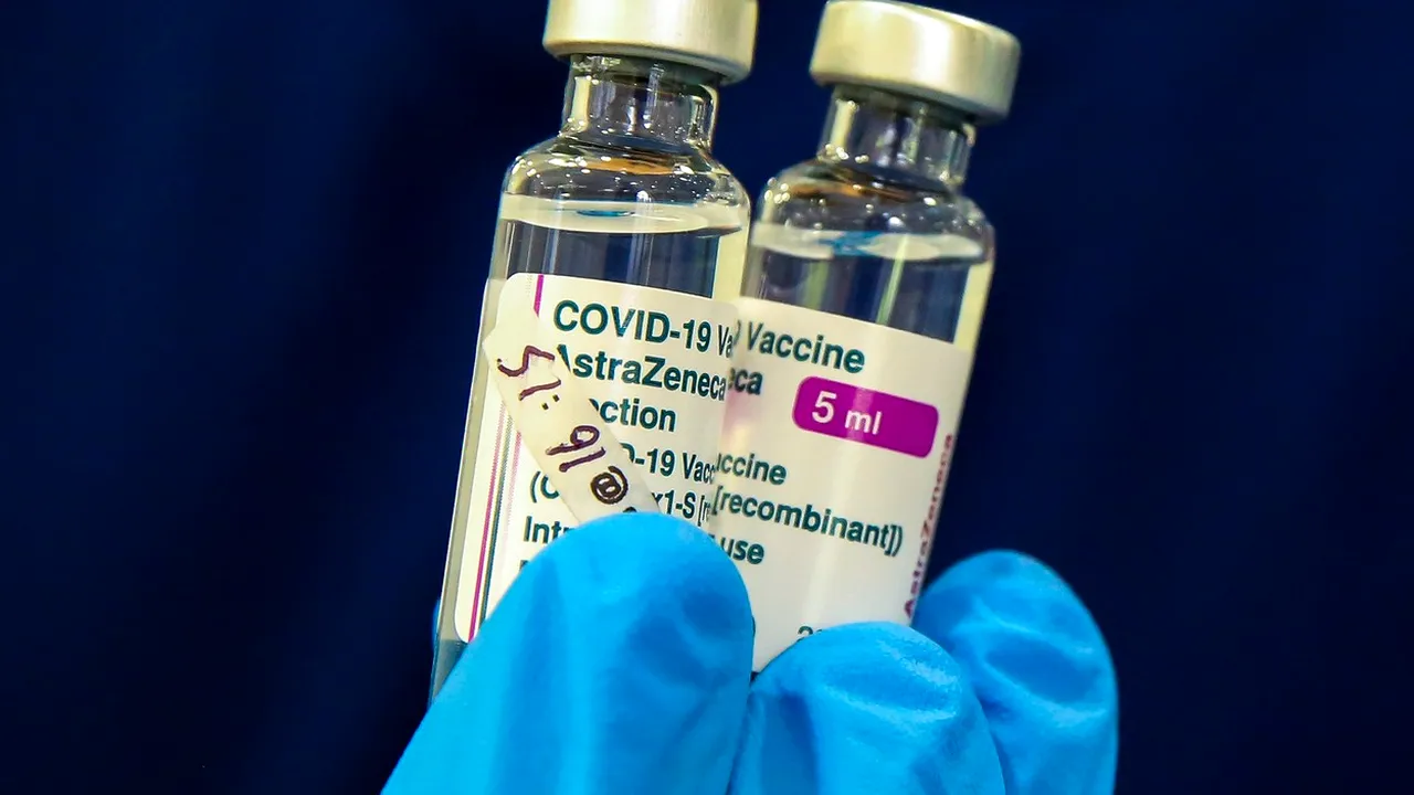 Spania anunţă alte două reacţii adverse grave, după vaccinarea cu AstraZeneca. O persoană a decedat