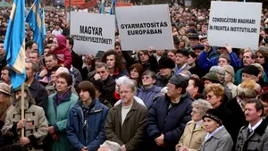 Sfântu Gheorghe: Manifestanţii îi cer lui Băsescu să-şi retragă declaraţiile privind autonomia