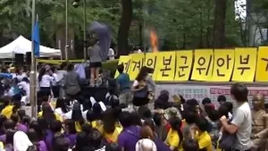 Un sud-coreean s-a autoincendiat în timpul unor proteste în faţa Ambasadei Japoniei din Seul - FOTO, VIDEO