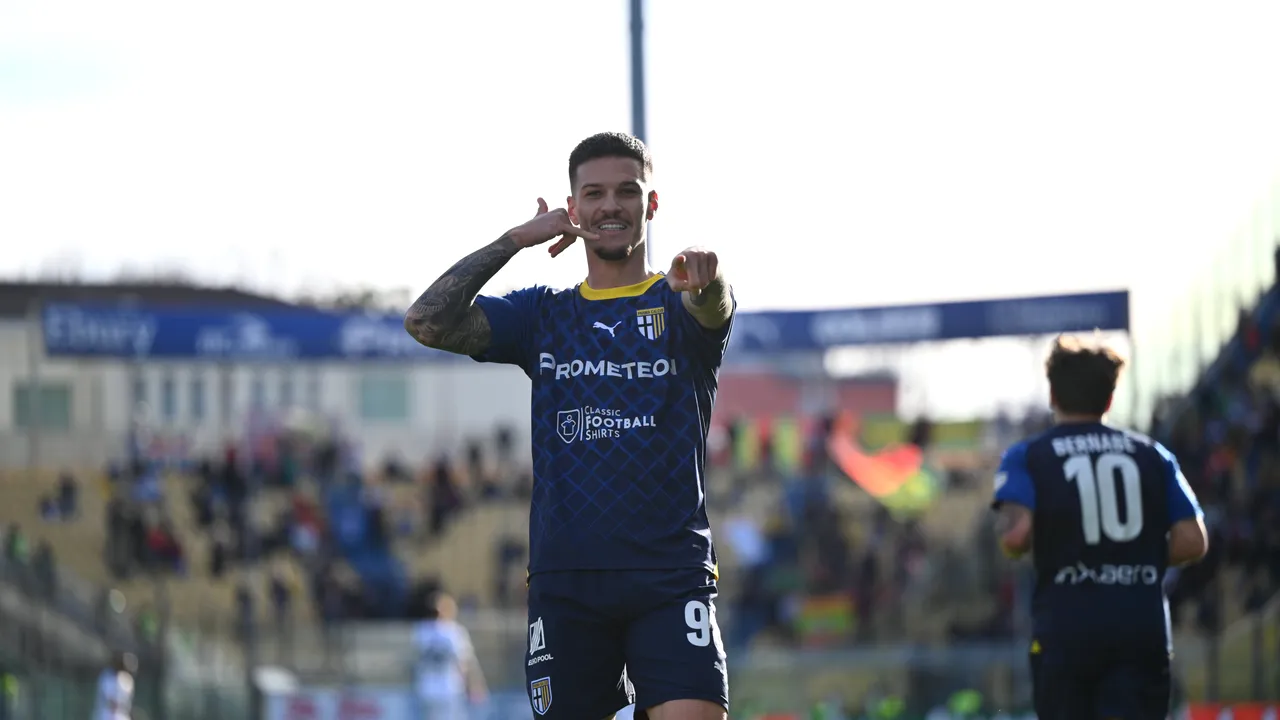 Gol şi pasă de gol pentru Dennis Man în victoria Parmei cu 2-0, la Brescia