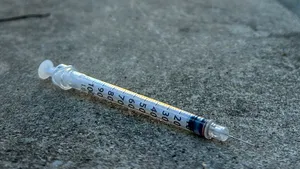 Rețea de traficanți de droguri sintetice vândute într-o proprietate de lux din Franța, destructurată