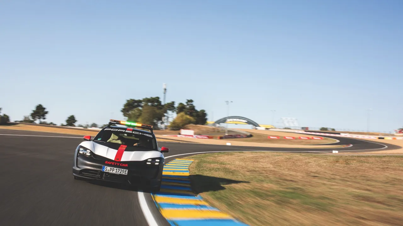 Se scrie istorie la Cursa de 24 de ore de la Le Mans. Un model electric intră pe pistă