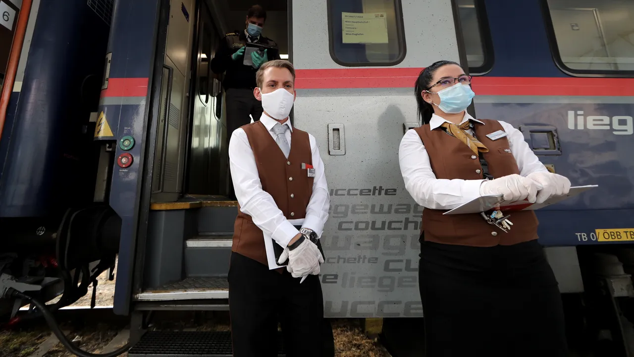 VIDEO Reacţie după ce trenul Bucureşti-Viena a lovit o maşină blocată pe şine: Ruşinos! Soluţii de secol 19 pe miliarde de euro în secolul 21