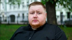 Fondatorul publicaţiei Sputnik şi Pogrom a murit, după ce a căzut de la etajul 5 al unei clădiri din Moscova