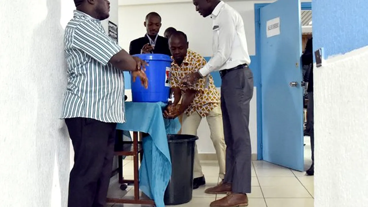 OMS a aprobat folosirea unor tratamente neomologate în epidemia de Ebola