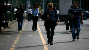 Aproximativ 650 de mii de bugetari vor primi salarii majorate de la 1 august. Întreaga grilă de salarizare va fi aplicată din decembrie 2017