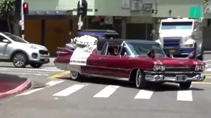 Ţara în care poliţia foloseşte un dric pentru a patrula şi a-i avertiza pe oameni să stea în case