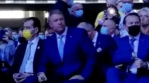 GALERIE FOTO Klaus Iohannis, prins fără mască la Congresul PNL. Preşedintele României, în 2020: „În faţa unei boli, ori eşti precaut, ori eşti prost”