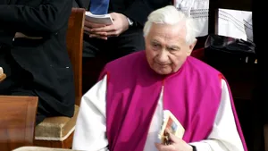 Fratele Papei Benedict recunoaşte că şi-a pălmuit elevii
