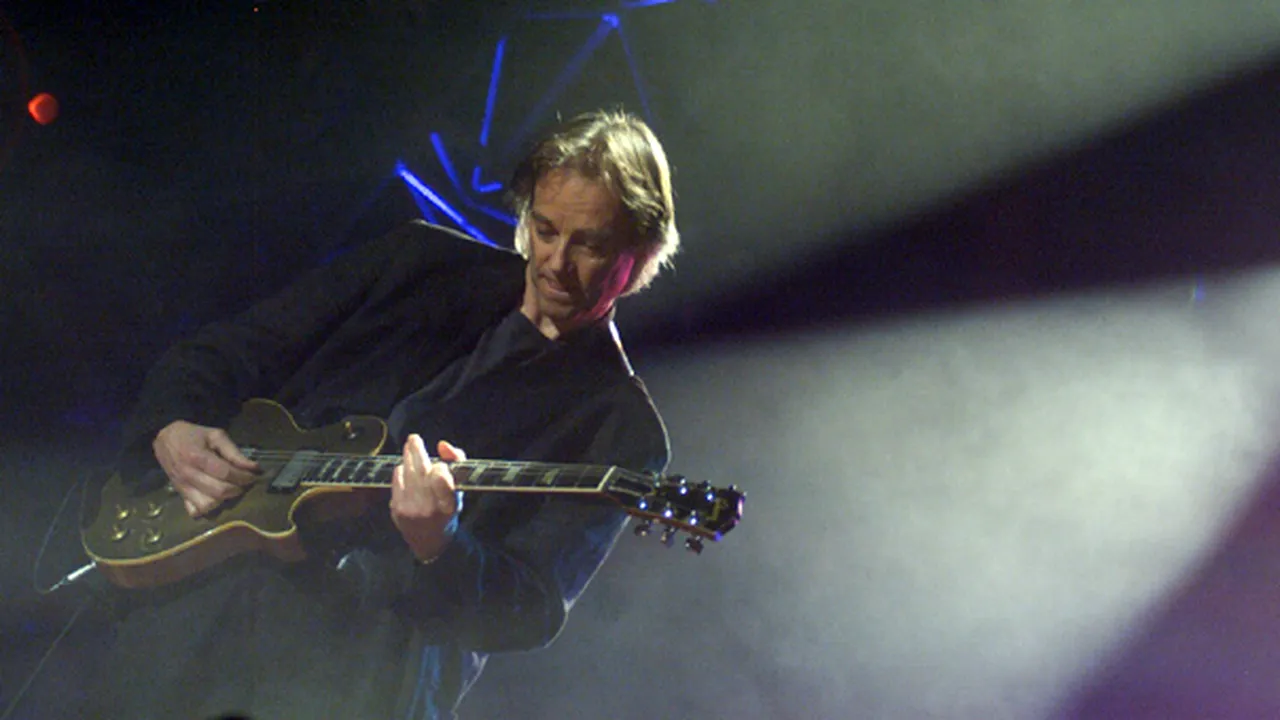 Chitaristul Snowy White concertează la Bucureşti