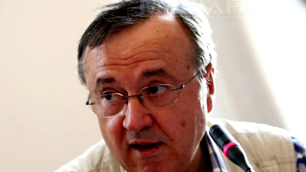 Ion Cristoiu a slăbit 30 de kilograme îmbinând lecţiile de înot cu dieta