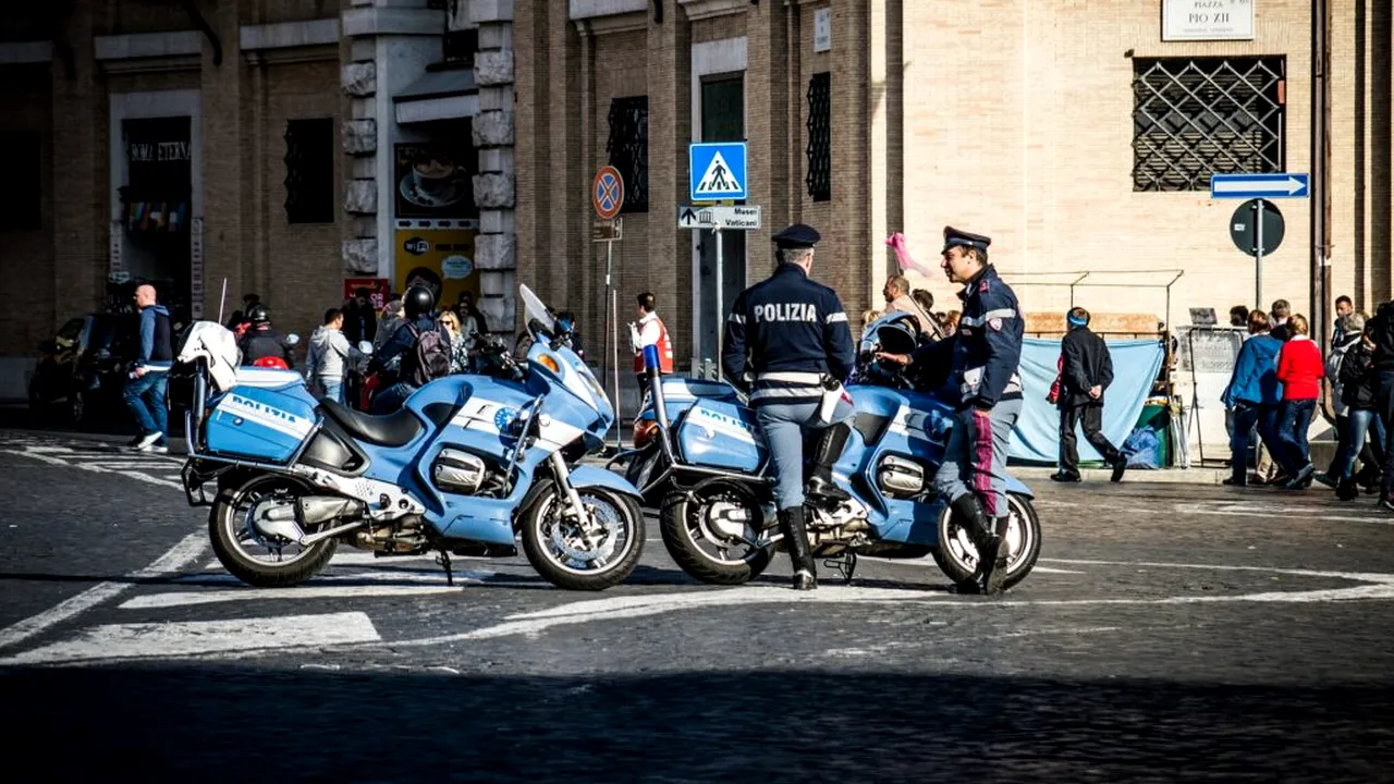 Un român a încercat să răpească un copil într-un magazin din Italia. El a smuls copilul din brațele mamei și i-a fracturat piciorul