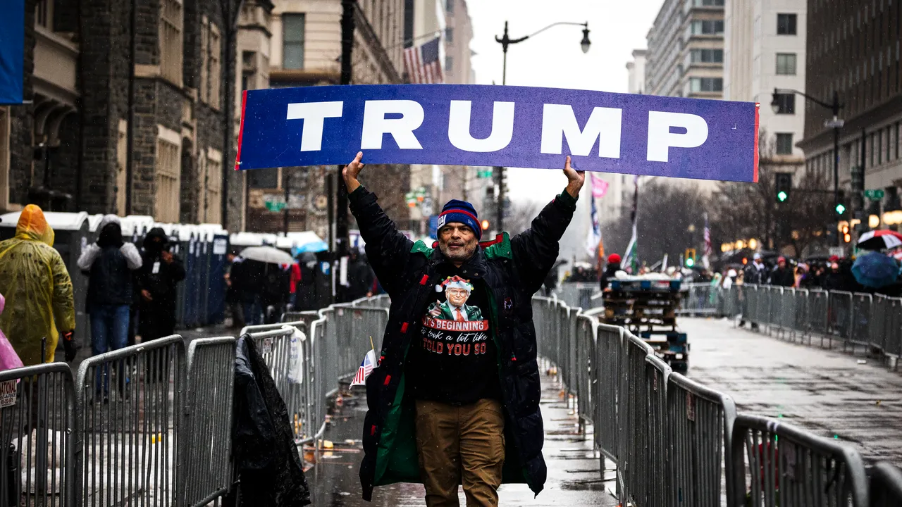 Susţinătorii lui Trump sfidează gerul pentru a-şi arăta sprijinul