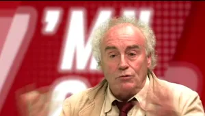 Candidat de extrema-dreaptă, bătut în Franţa de bărbaţi mascaţi