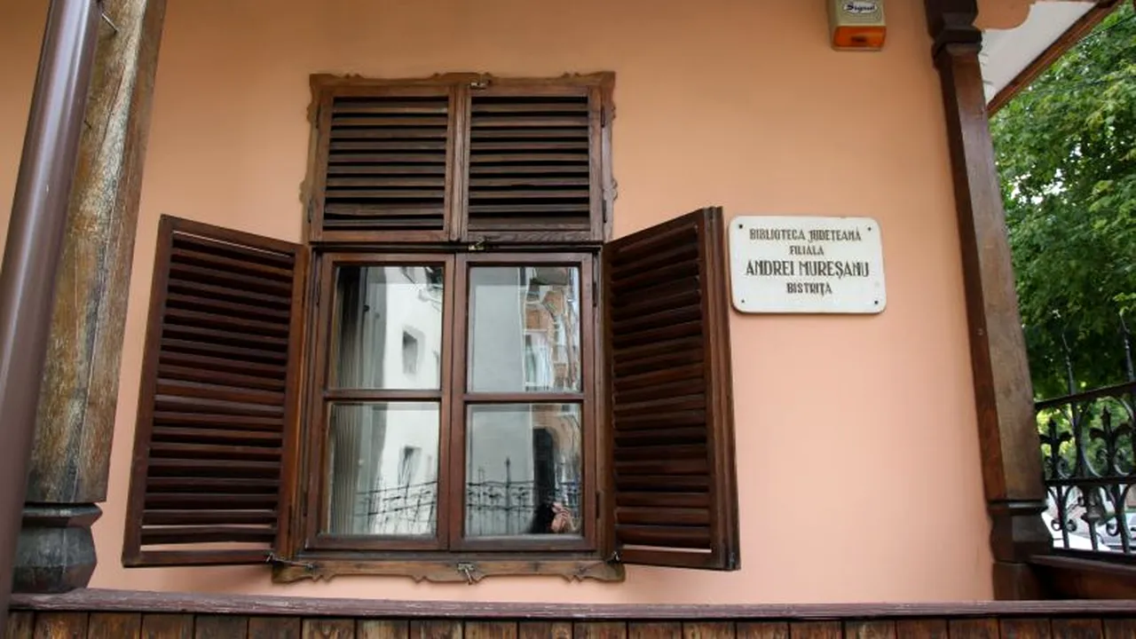 REPORTAJ: Un poet bistriţean a salvat casa lui Andrei Mureşanu de la demolare cu o telegramă - GALERIE FOTO 