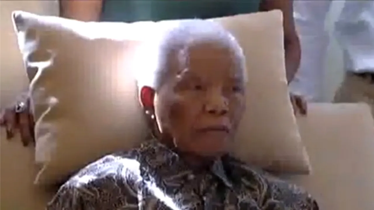 Nelson Mandela a fost spitalizat din nou