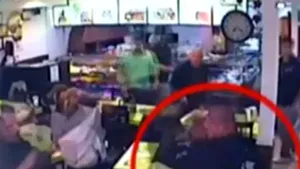Fost rugbist dinamovist, bătut într-un restaurant din Capitală. Sportivul a fost lovit cu scaune în cap de mai mulţi bărbaţi - VIDEO