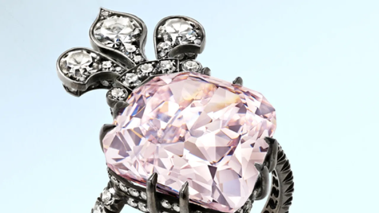 Un diamant care ar fi aparținut Mariei Antoinette, vândut cu suma record de 13,98 milioane dolari