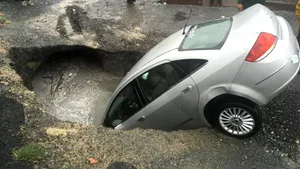 Inundaţii masive în Istanbul: Centrul istoric al oraşului turc, afectat de ploile torenţiale/ Cel puţin o persoană a murit | FOTO, VIDEO