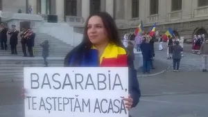 Susţinători ai unirii cu Republica Moldova au defilat cu o sută de maşini de la Bucureşti la Ploieşti - FOTO