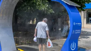 Măsuri împotriva caniculei în București. Primăria montează dușuri stradale și peste o sută de cișmele