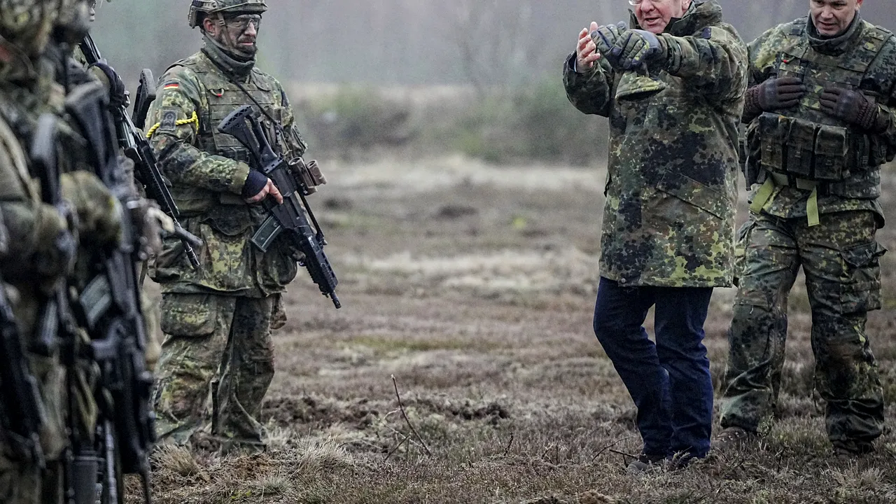Germania îşi prezintă planurile pentru un „nou” model de serviciu militar. Participarea, obligatorie doar în situaţii de forţă majoră