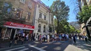Institutul de lingvistică intervine în scandalul merdenelelor: Într-un duel al patiseriilor, prima victimă nu trebuie să fie ortografia