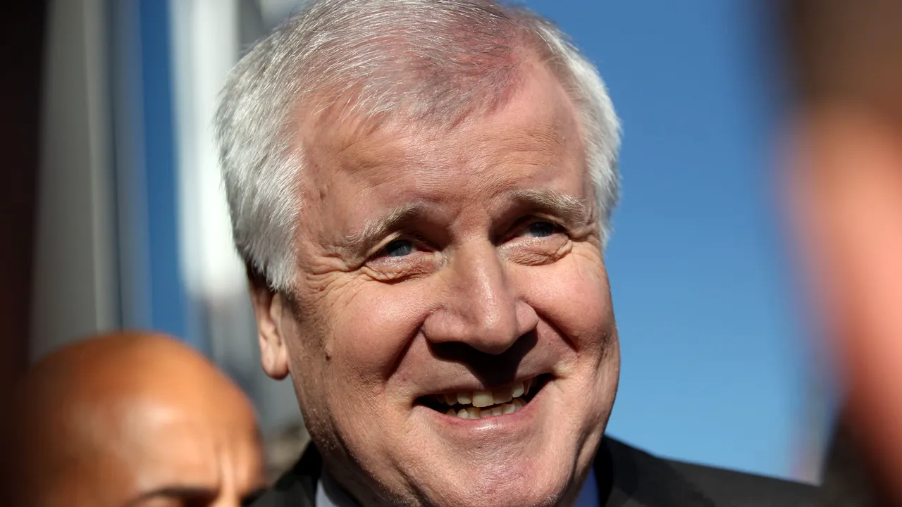 Ministrul german de Interne critică Uniunea Europeană: UE tratează cu superioritate discuţiile cu est-europenii privind relocarea imigranţilor