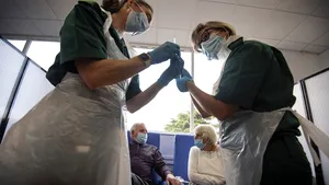 Coronavirus în România LIVE UPDATE 19 decembrie. 5.158 cazuri noi de infectare cu SARS-CoV-2 şi 139 decese. Trei decese înregistrate la grupe tinere de vârstă