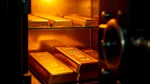Aurul scade ușor după un nou record, investitorii așteaptă datele privind piața muncii din SUA