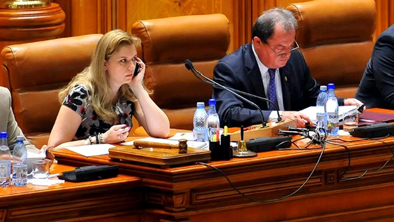 Curtea Constituţională respinge sesizările lui Blaga şi Anastase legate de revocarea din funcţiile de la Parlament