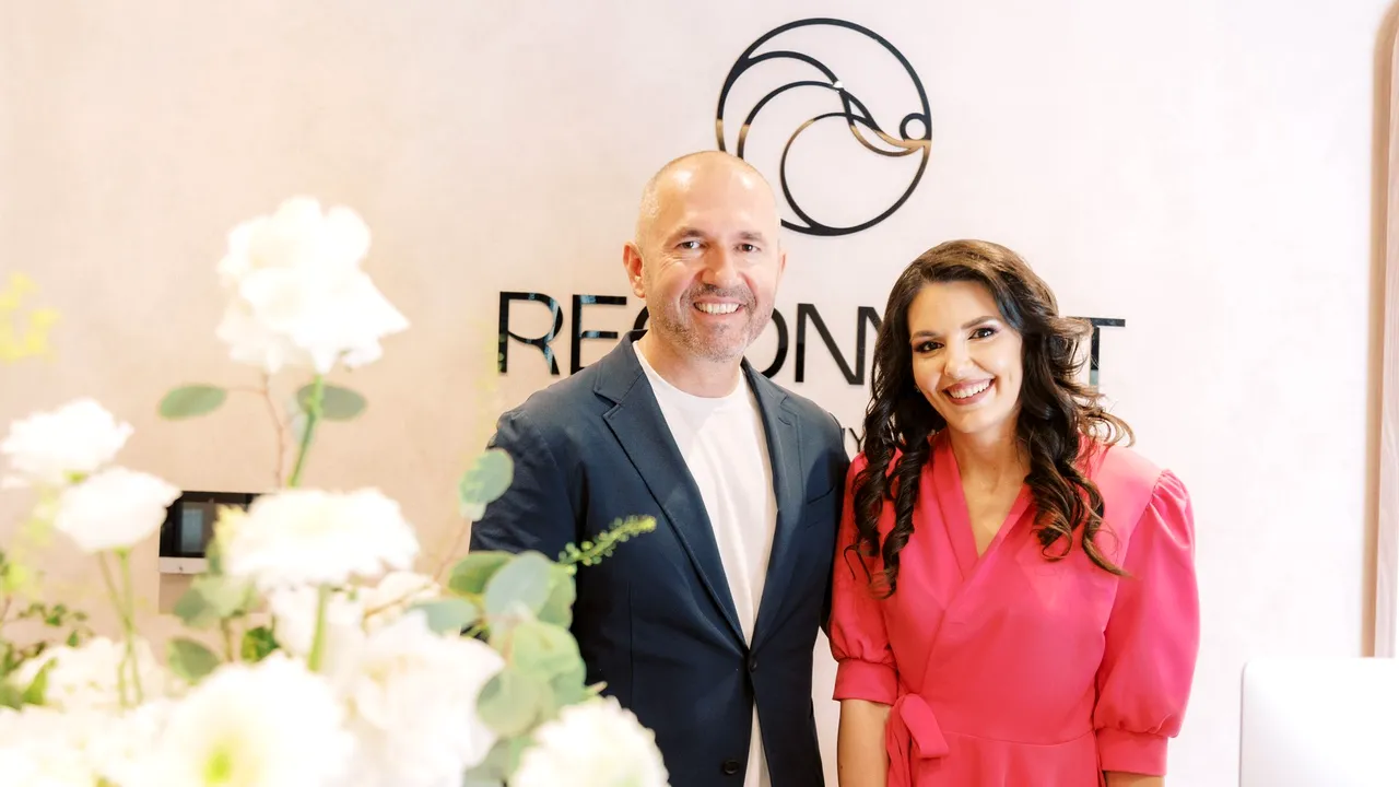 Reconnect Harmony, centru de wellness integrat pentru minte, corp şi suflet, îşi deschide porţile într-o locaţie de designer, din Bucureştii Noi, cu omul de afaceri Călin Popescu, fratele Adelei Popescu, ca fondator şi dr. Iulia Roşu, medic dermatolog, co-fondator