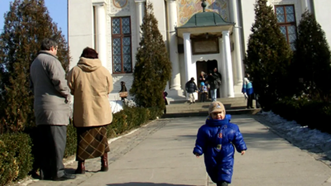 Grădiniţă în curtea Bisericii