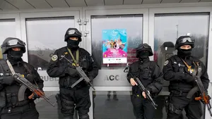 Senatul ar putea dezbate şi vota, luni, legea care actualizează conceptul de terorism. Când se va autoriza Centrul Naţional de Acţiune Antiteroristă, iar însoţitorii de bord vor fi înarmaţi