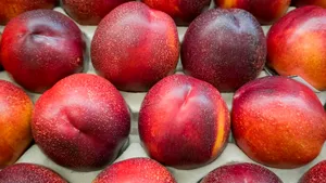 Nectarine din Turcia, retrase de urgenţă din magazine în România din cauza pesticidelor în exces