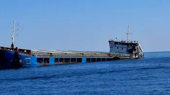 NEWS ALERT Cinci membri ai echipajului navei avariate în Marea Neagră, transportați la spital. Continuă misiunea de căutare și salvare